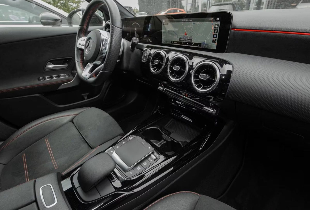 Mercedes-Benz Classe A 35 AMG 4Matic (6)