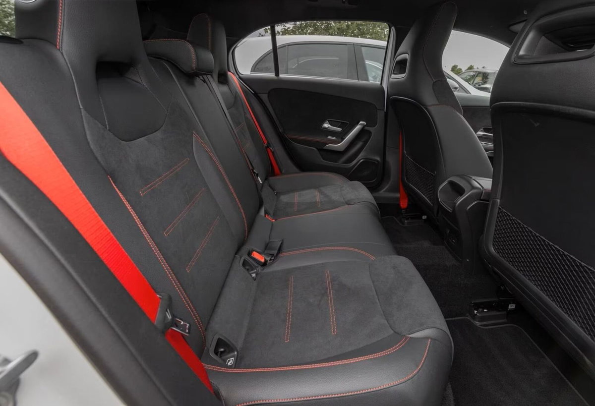 Mercedes-Benz Classe A 35 AMG 4Matic (8)
