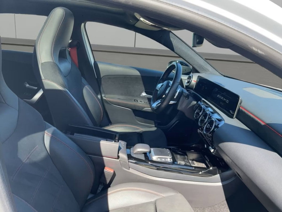 Mercedes-Benz Classe A 45 AMG 4Matic+ (8)