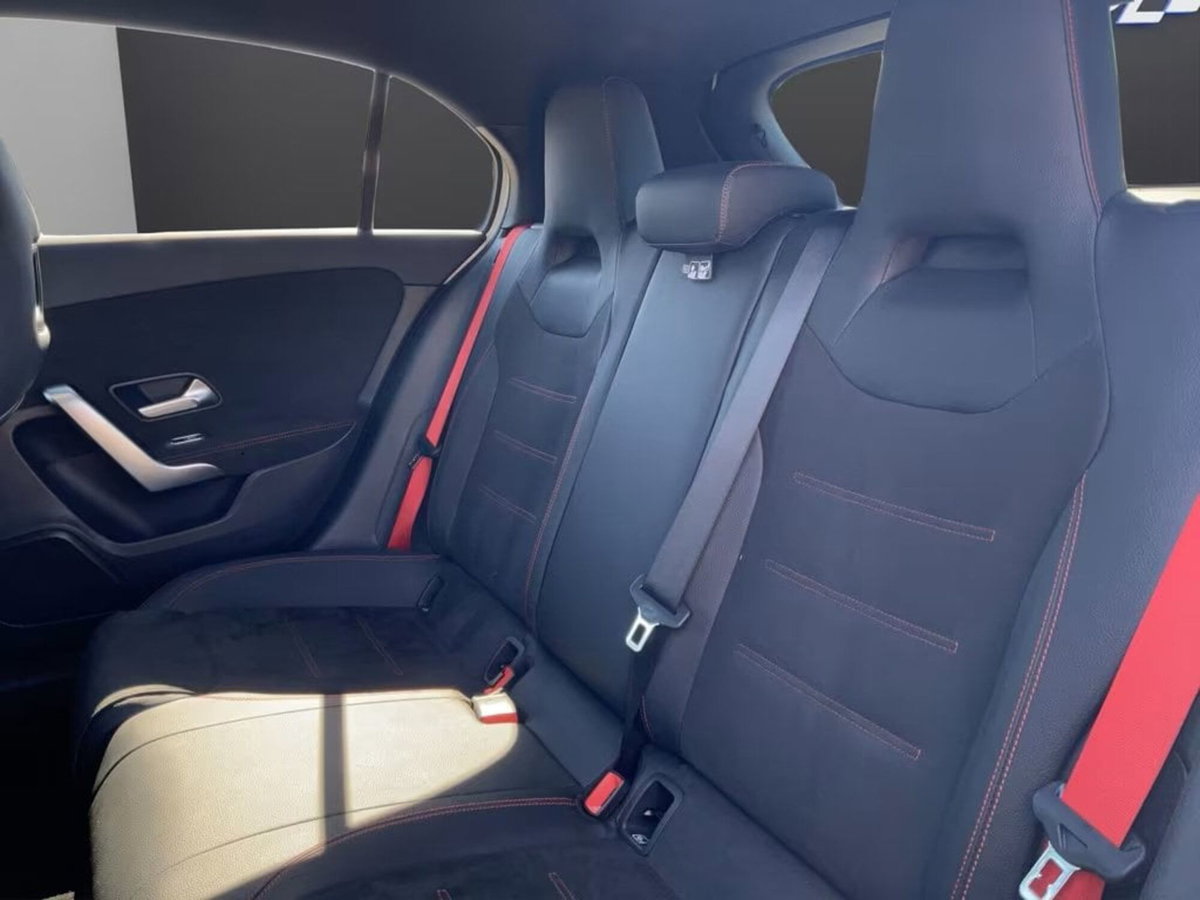 Mercedes-Benz Classe A 45 AMG 4Matic+ (9)