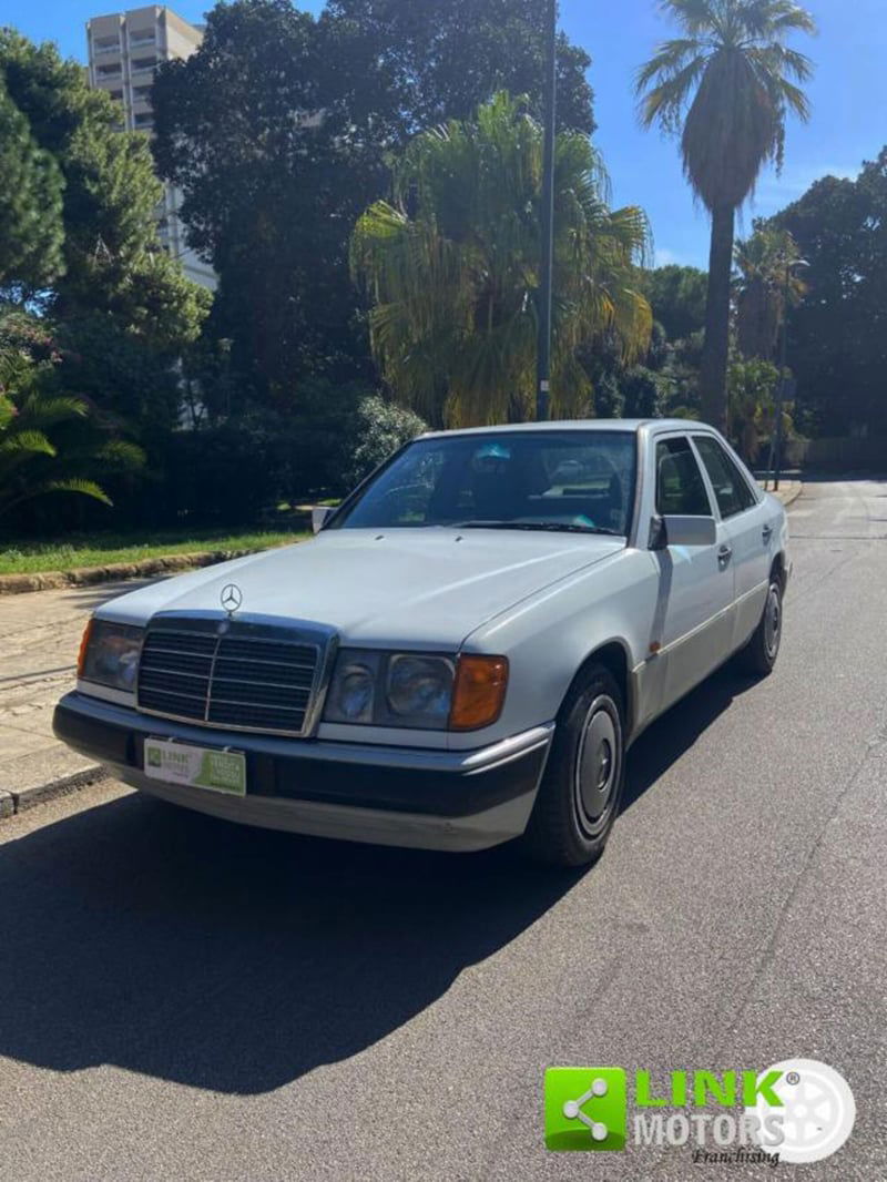 Mercedes-Benz 200 200 E