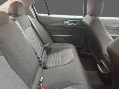 Alfa Romeo Giulia 2.2 Turbodiesel 160 CV AT8 Business (4)