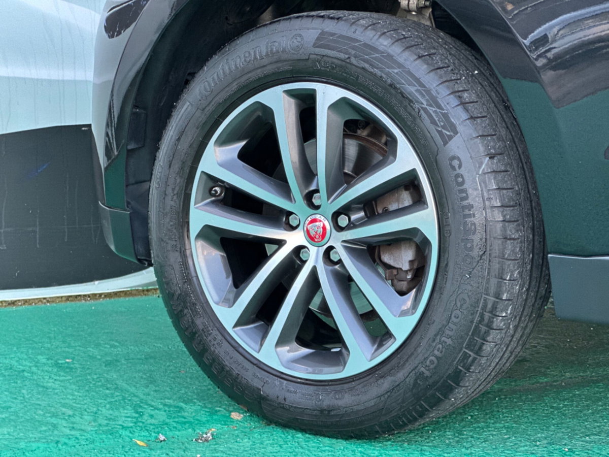 Jaguar F-Pace 2.0 D 180 CV AWD Prestige (5)