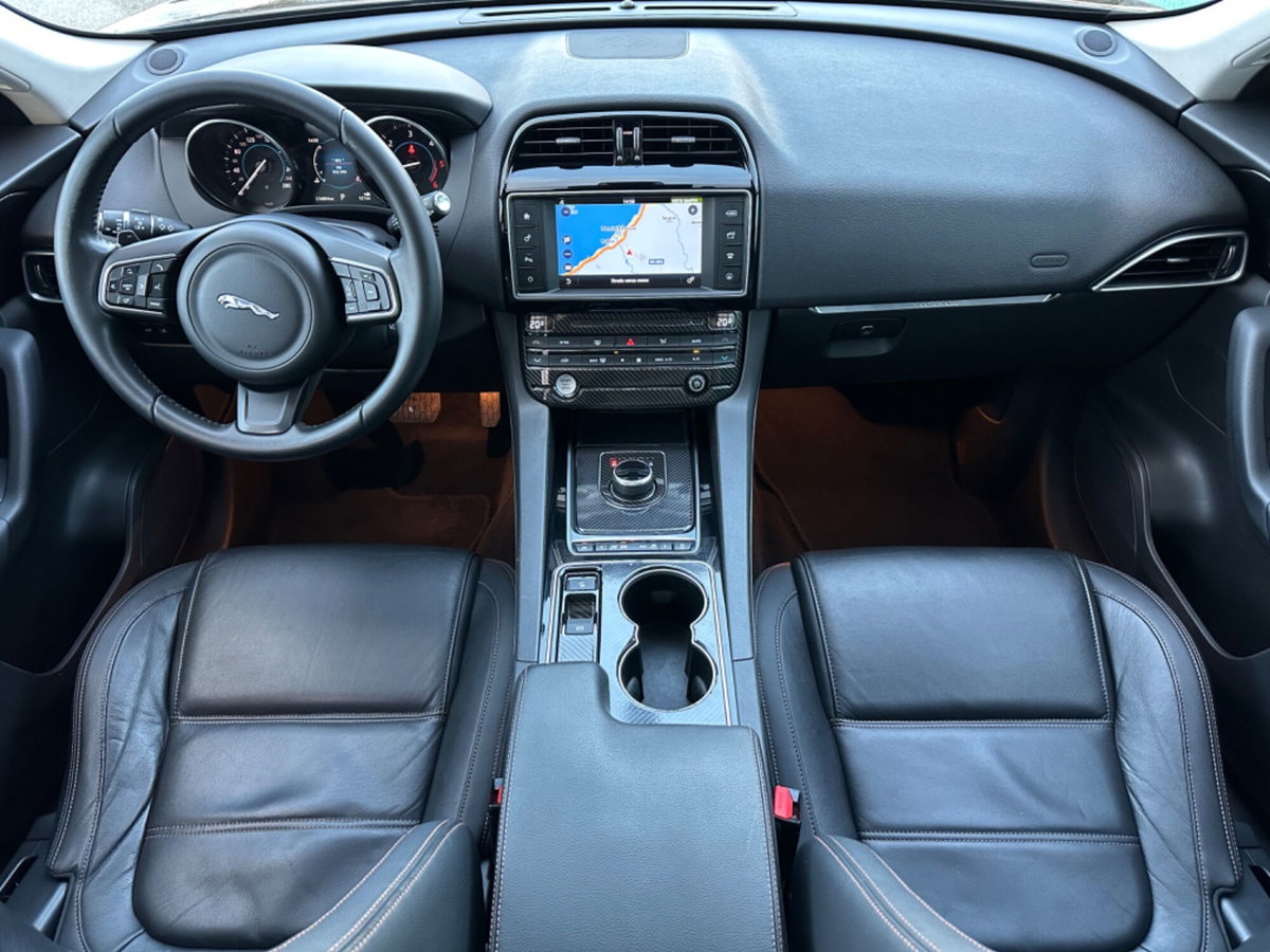 Jaguar F-Pace 2.0 D 180 CV AWD Prestige (6)