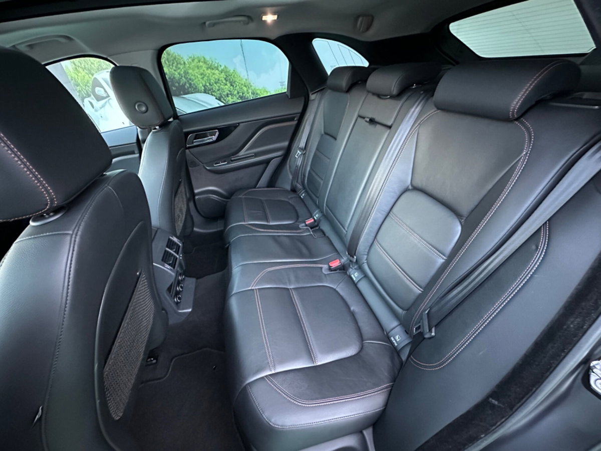 Jaguar F-Pace 2.0 D 180 CV AWD Prestige (8)