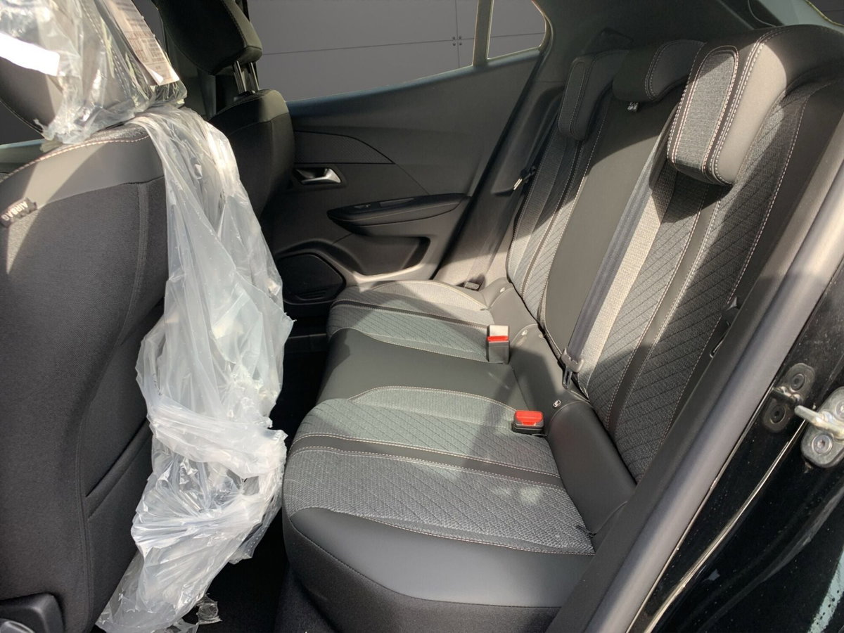 Peugeot 2008 1.2 puretech Active s&s 100cv (10)