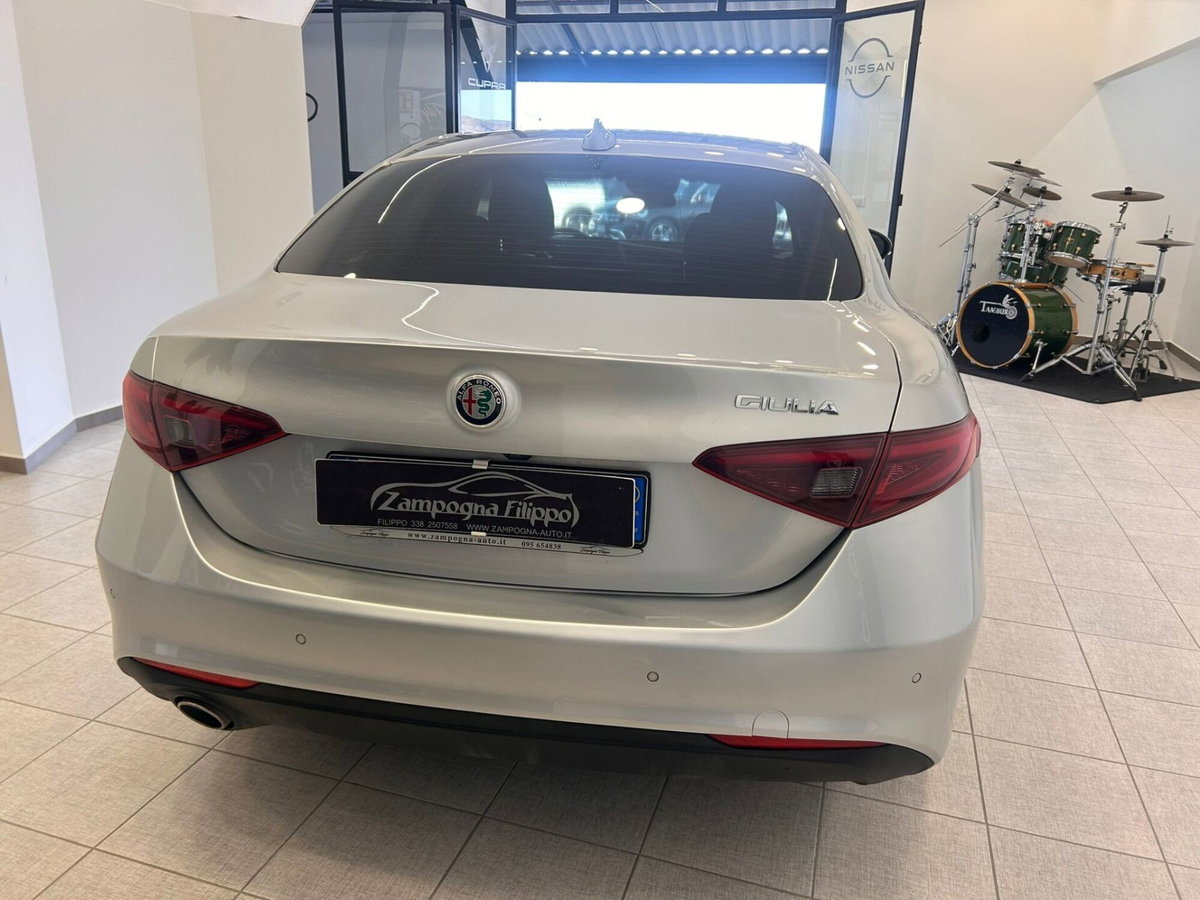 Alfa Romeo Giulia 2.2 Turbodiesel 150 CV (7)