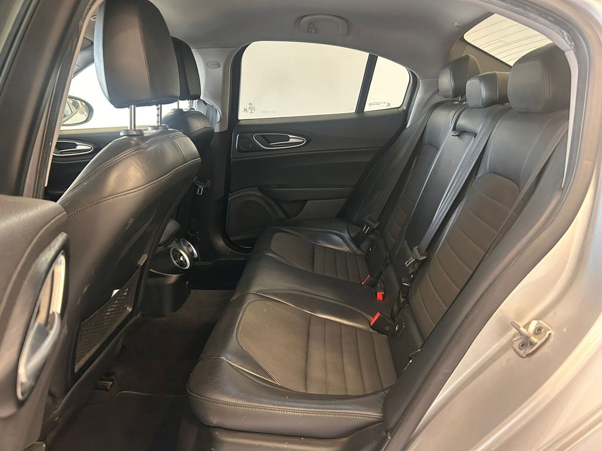Alfa Romeo Giulia 2.2 Turbodiesel 150 CV (8)