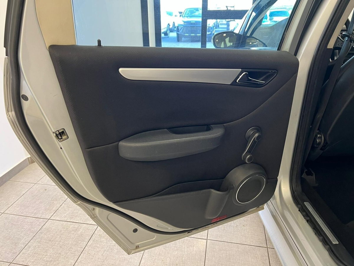 Mercedes-Benz Classe B 180 CDI Sport (11)