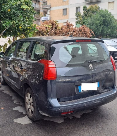 Peugeot 5008 1.6 HDi 112CV Business (2)