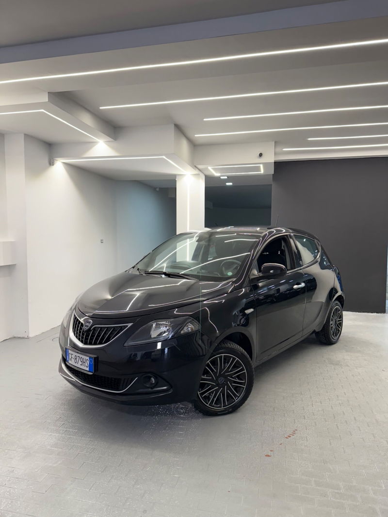 Lancia Ypsilon 1.0 FireFly 5 porte S&S Hybrid Ecochic Silver