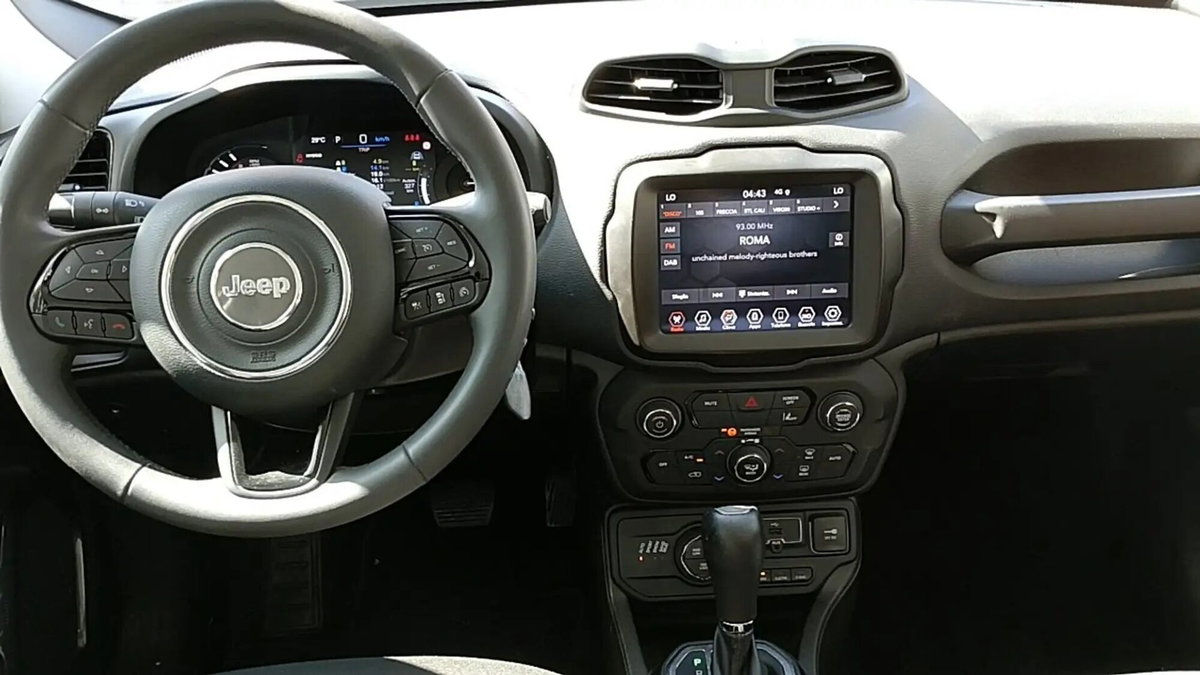 Jeep Renegade 1.3 T4 190CV PHEV 4xe AT6 Limited (10)