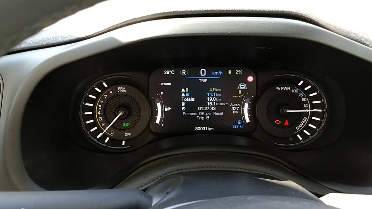 Jeep Renegade 1.3 T4 190CV PHEV 4xe AT6 Limited (12)