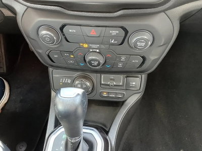 Jeep Renegade 1.3 T4 190CV PHEV 4xe AT6 Limited (14)
