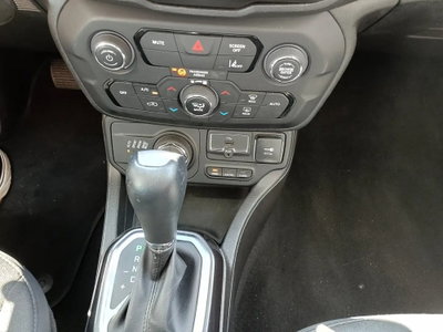 Jeep Renegade 1.3 T4 190CV PHEV 4xe AT6 Limited (15)