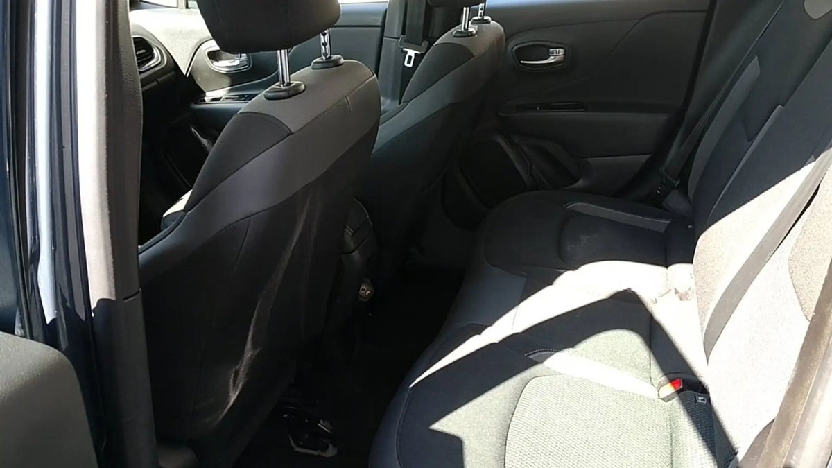 Jeep Renegade 1.3 T4 190CV PHEV 4xe AT6 Limited (7)