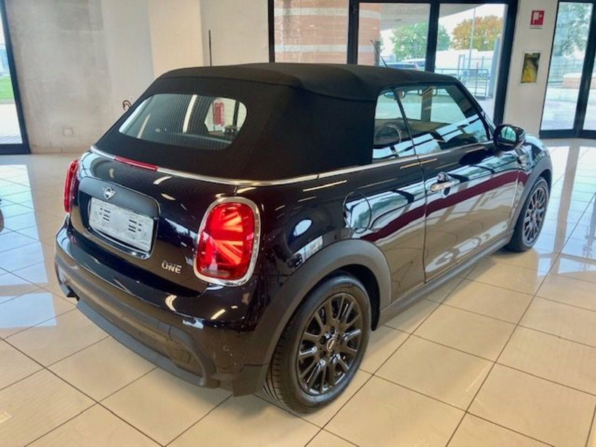 MINI Mini Cabrio 1.5 One Cabrio (3)