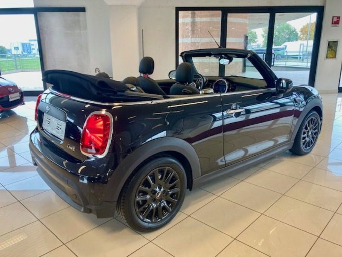 MINI Mini Cabrio 1.5 One Cabrio (5)