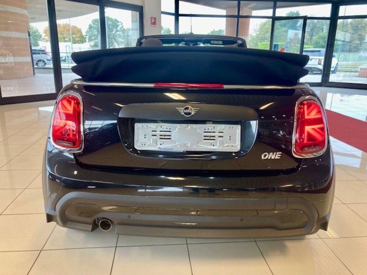MINI Mini Cabrio 1.5 One Cabrio (6)
