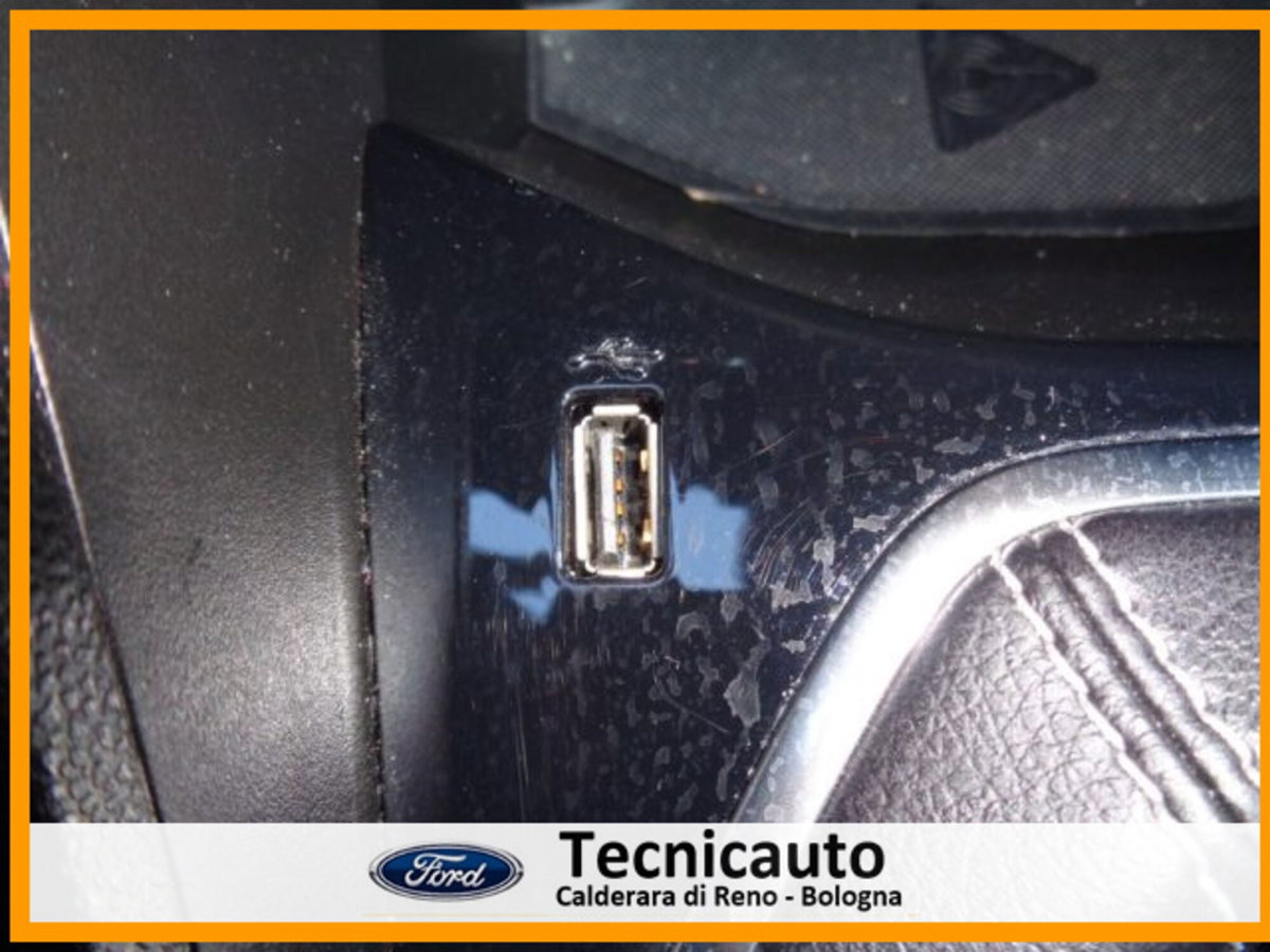 Ford Fiesta 1.1 75 CV 5 porte Titanium (19)