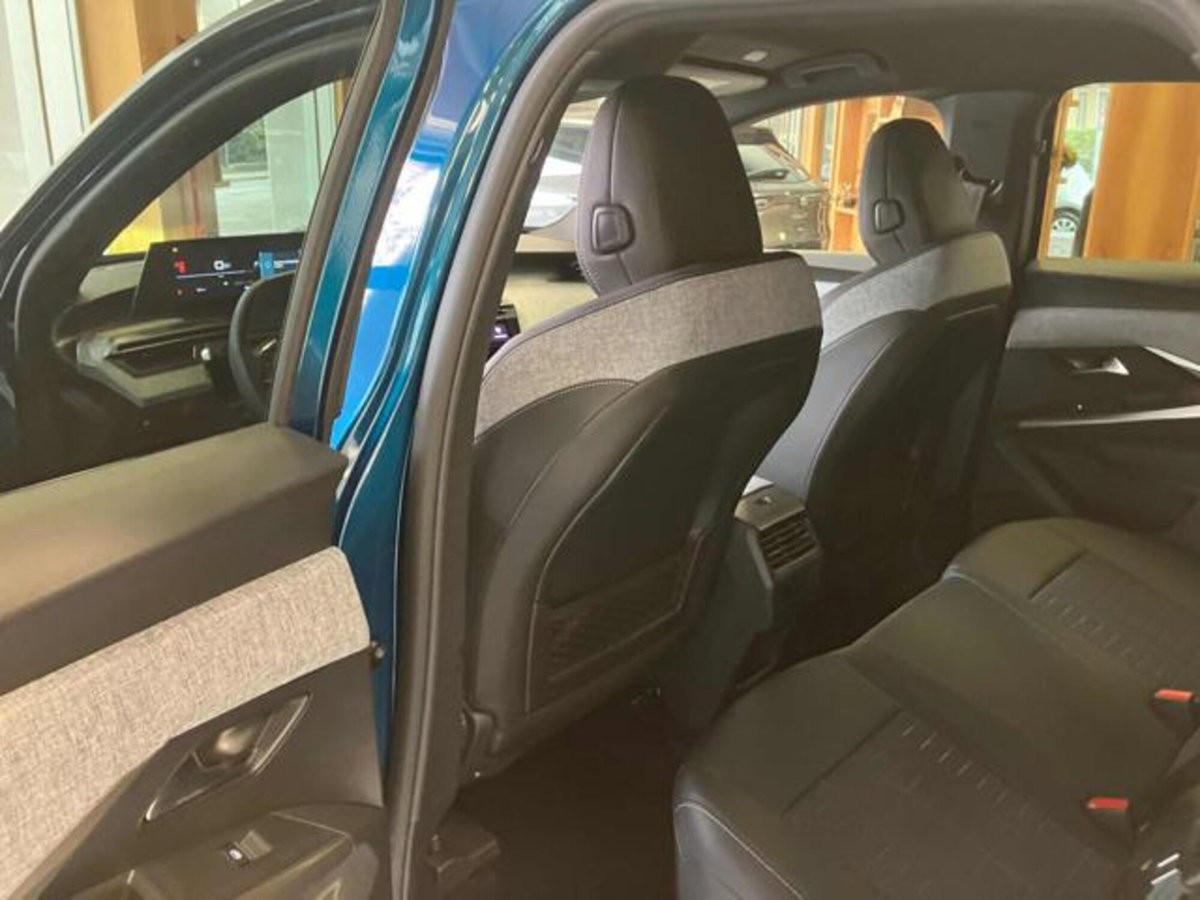 Peugeot 3008 1.2 hybrid Allure Business 145cv e-dcs6 (11)