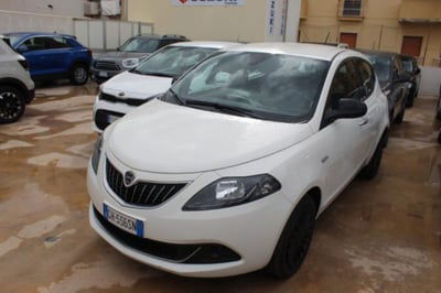 Lancia Ypsilon 1.0 FireFly 5 porte S&S Hybrid Ecochic Silver