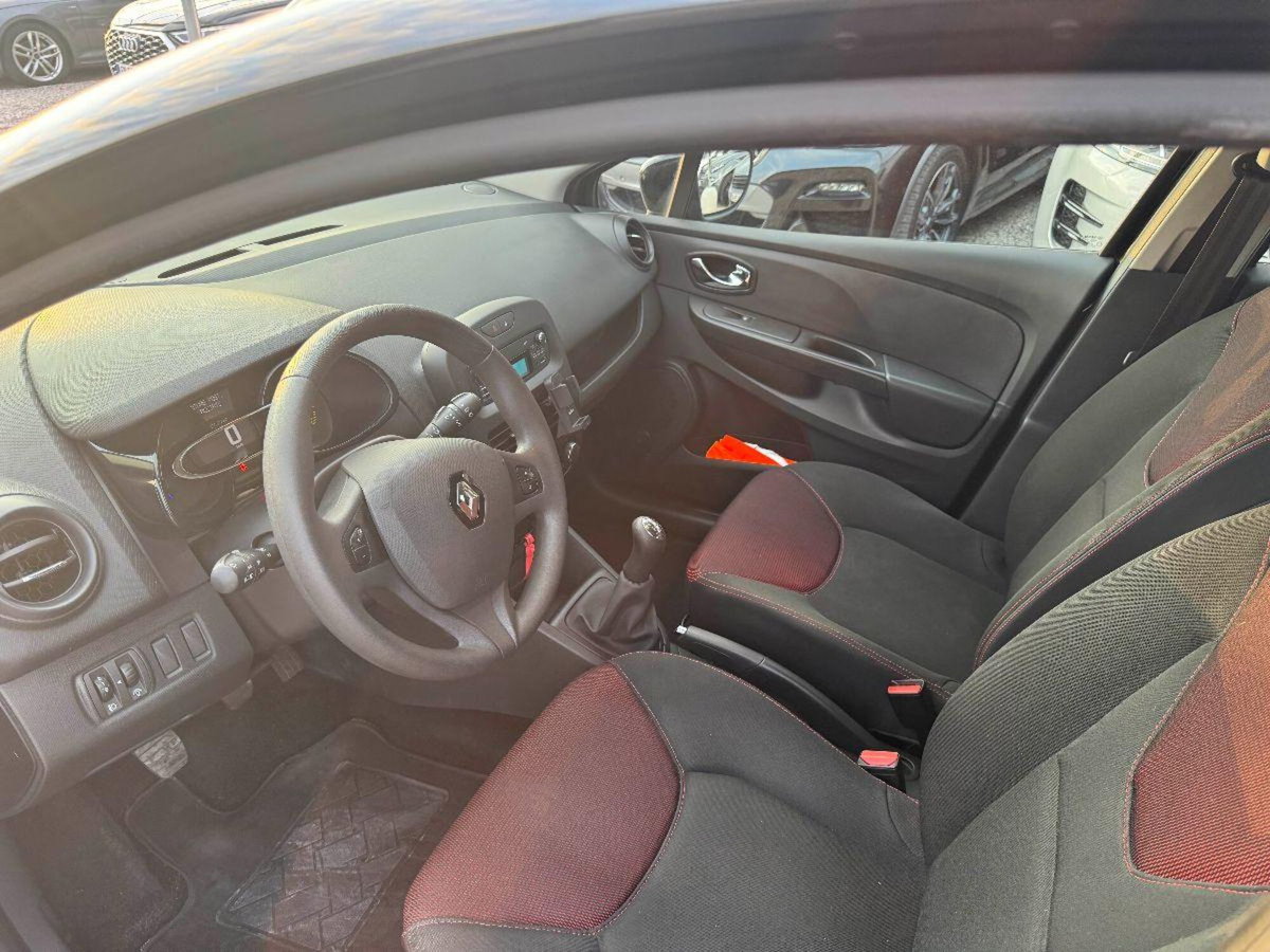 Renault Clio 1.5 dCi 75CV 5 porte Confort (11)