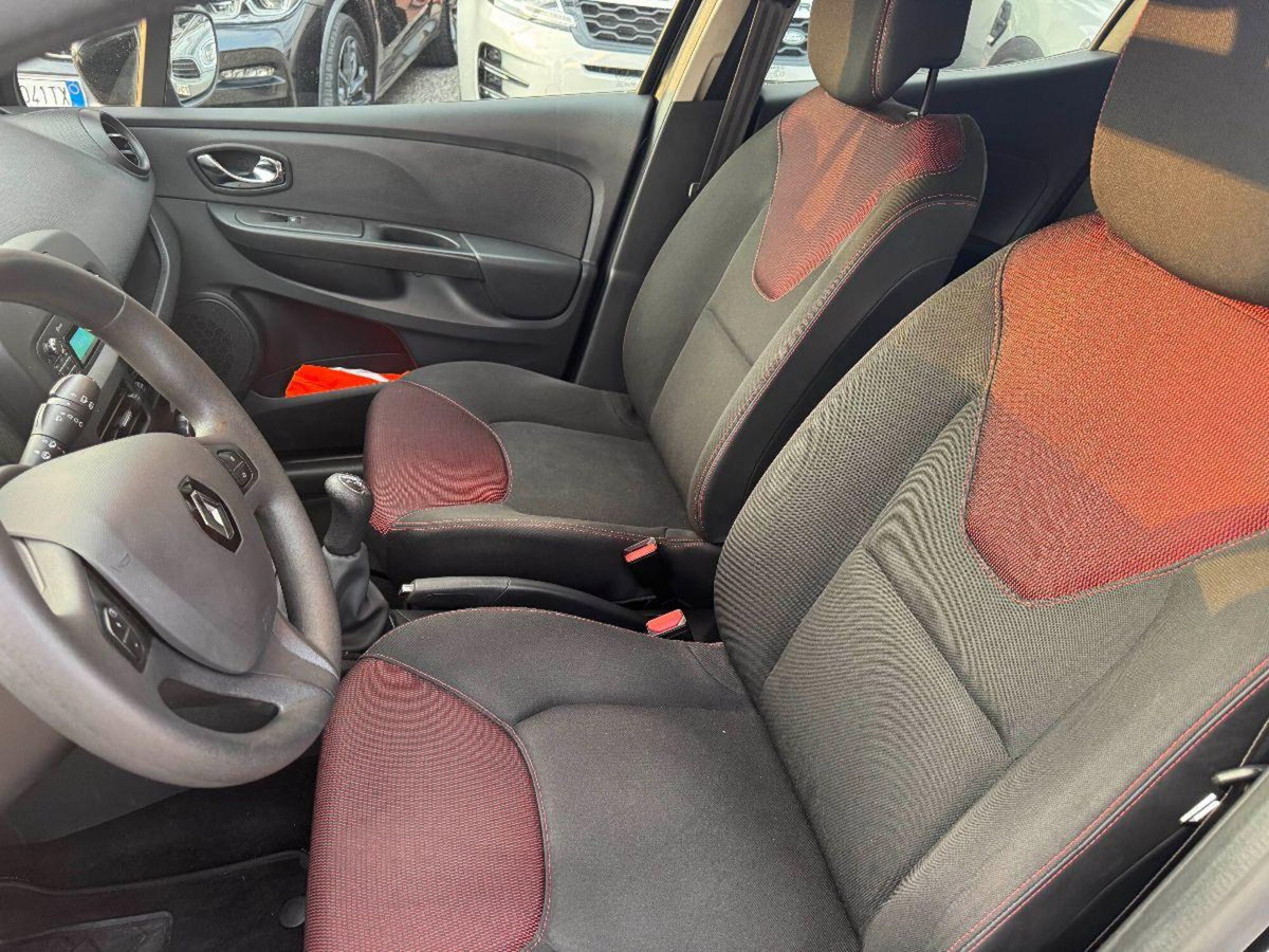 Renault Clio 1.5 dCi 75CV 5 porte Confort (12)