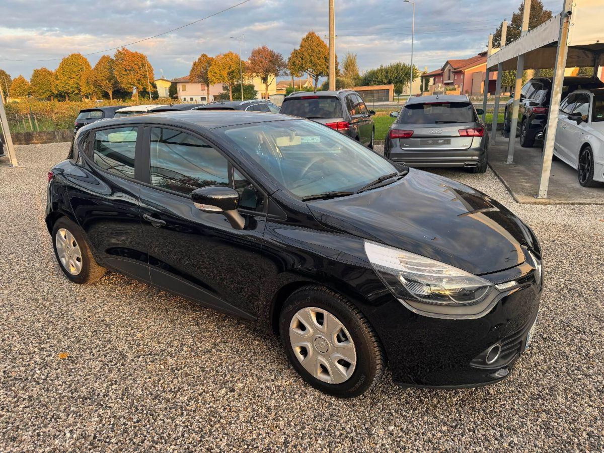 Renault Clio 1.5 dCi 75CV 5 porte Confort (3)