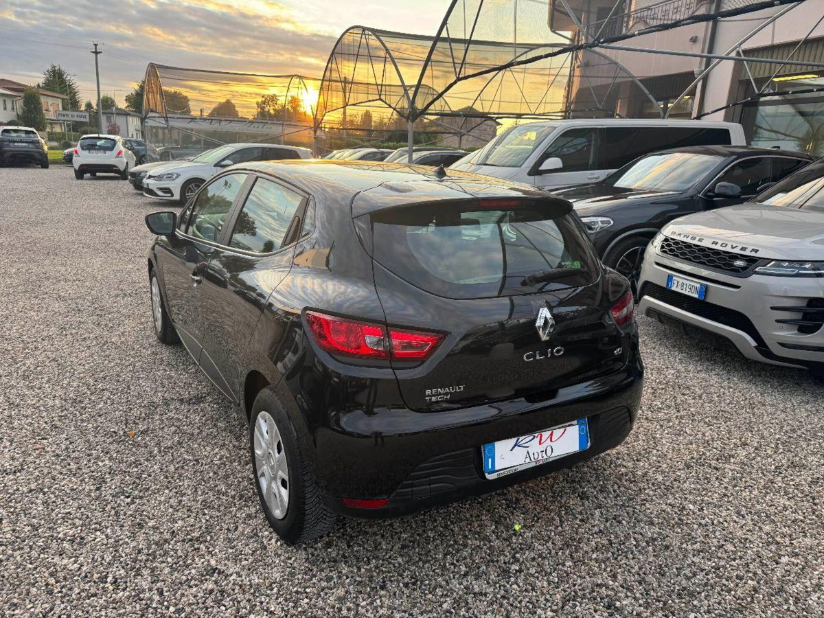 Renault Clio 1.5 dCi 75CV 5 porte Confort (8)
