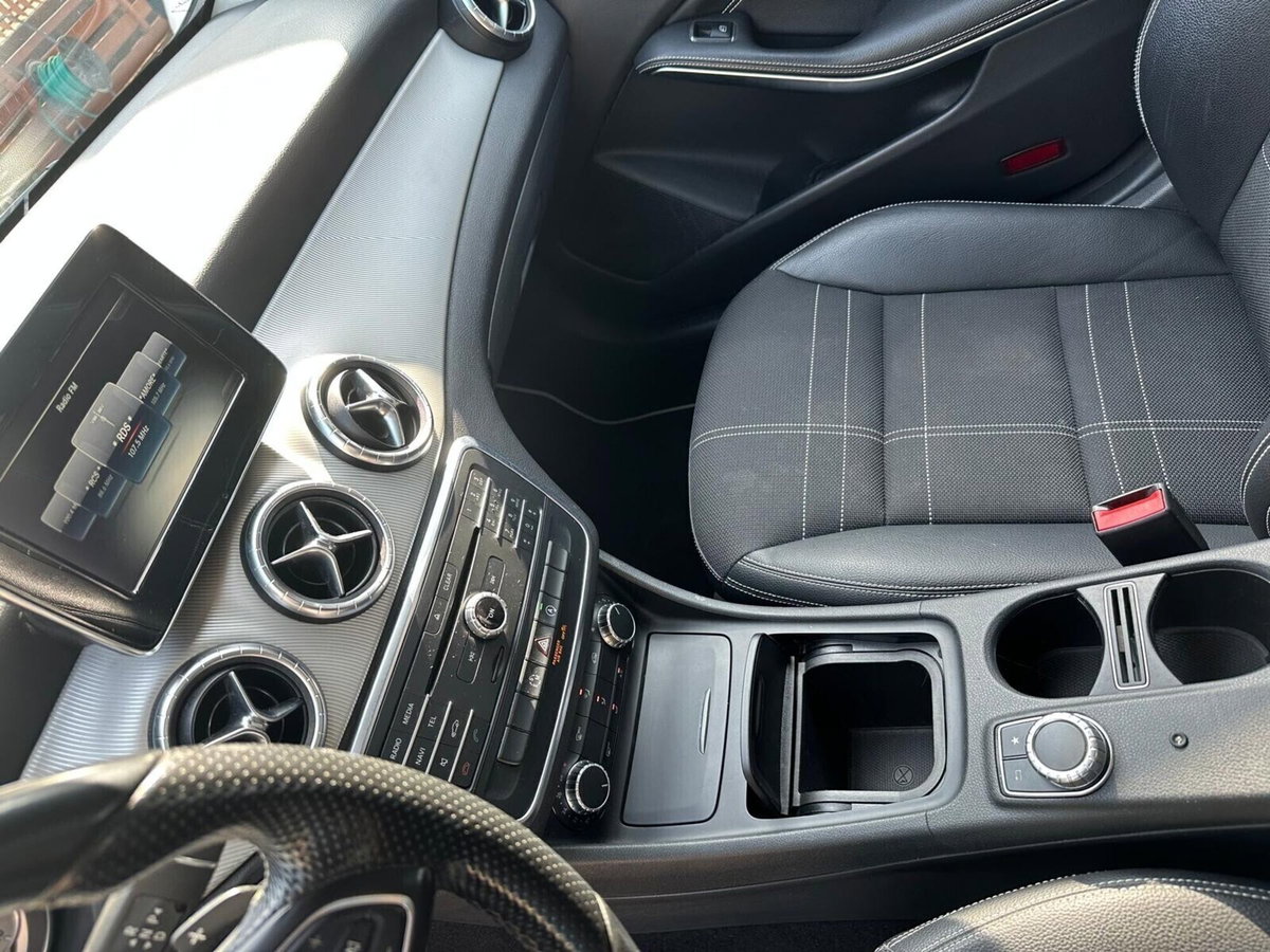 Mercedes-Benz CLA Shooting Brake 200 CDI Executive (12)