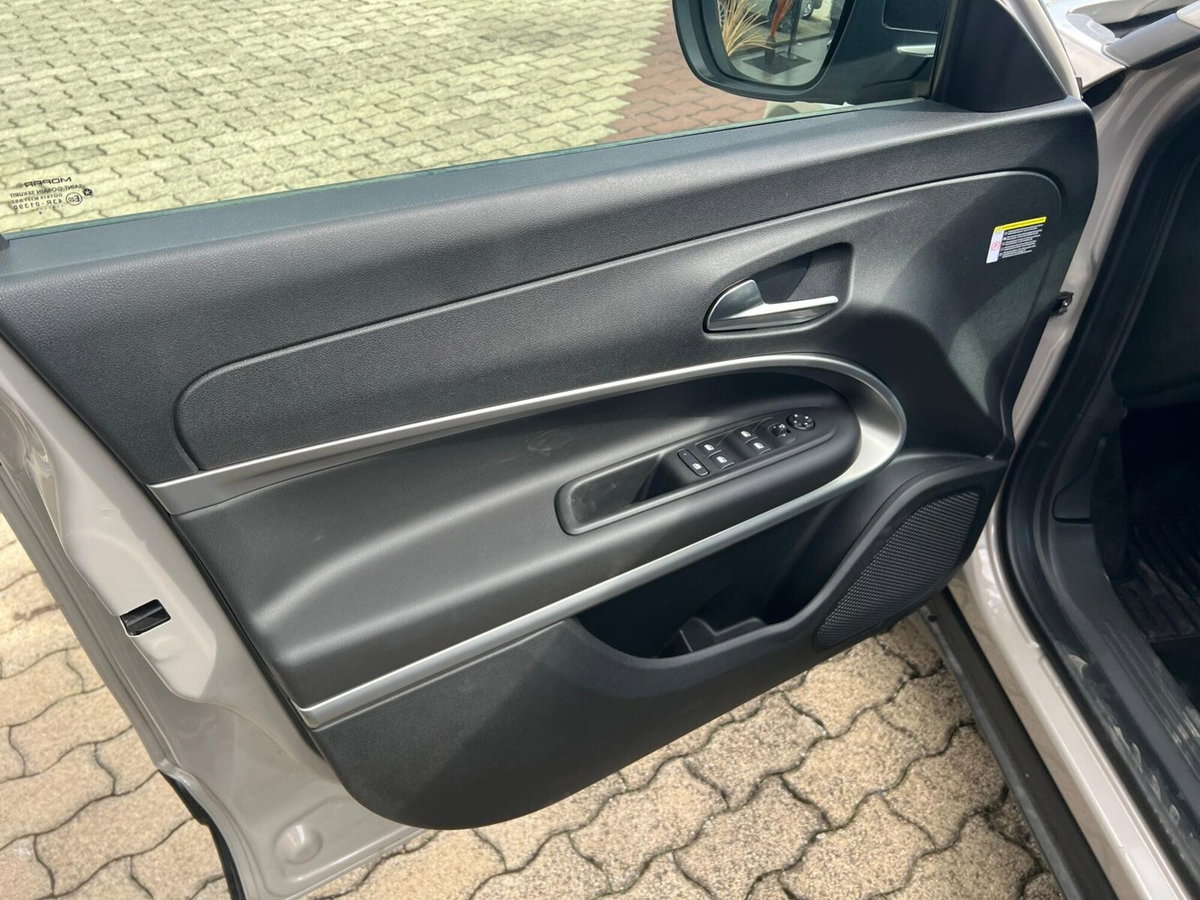 Jeep Avenger 1.2 turbo Summit fwd 100cv (8)