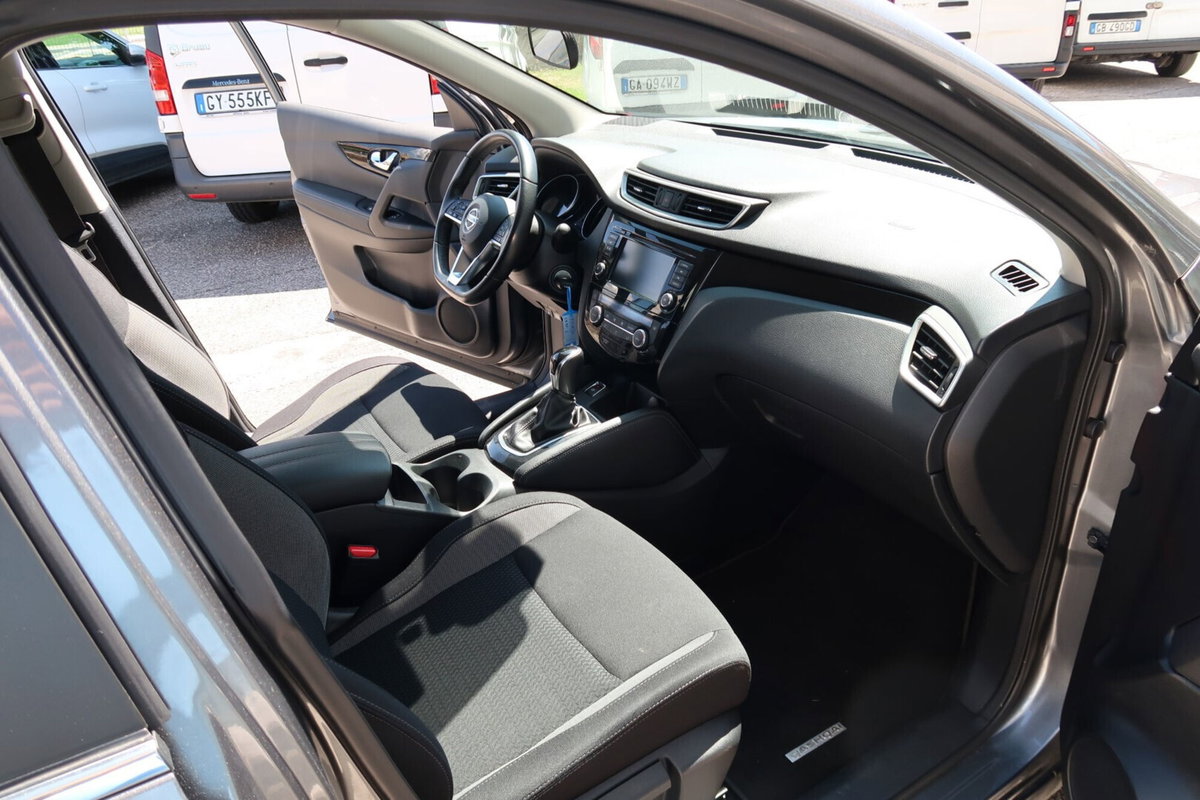 Nissan Qashqai 1.5 dCi 115 CV DCT Business (9)