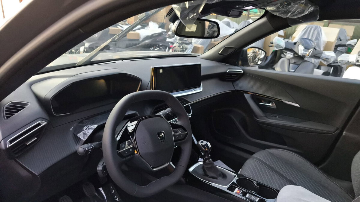 Peugeot 2008 1.2 puretech Active s&s 100cv (2)