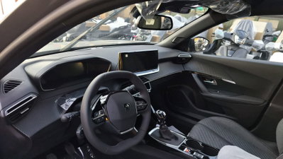 Peugeot 2008 1.2 puretech Active s&s 100cv (2)