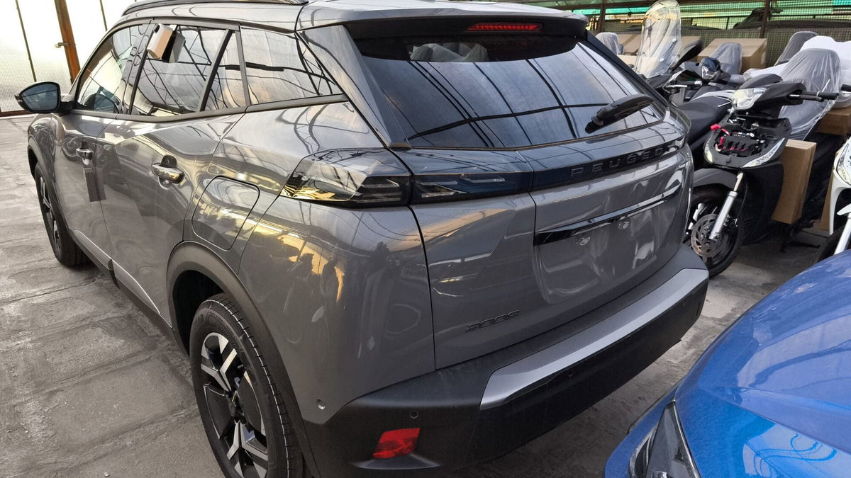 Peugeot 2008 1.2 puretech Active s&s 100cv (8)