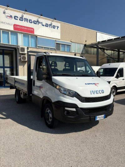 Iveco Daily Telaio 35C15 3.0 HPT PC-RG Cabinato usata