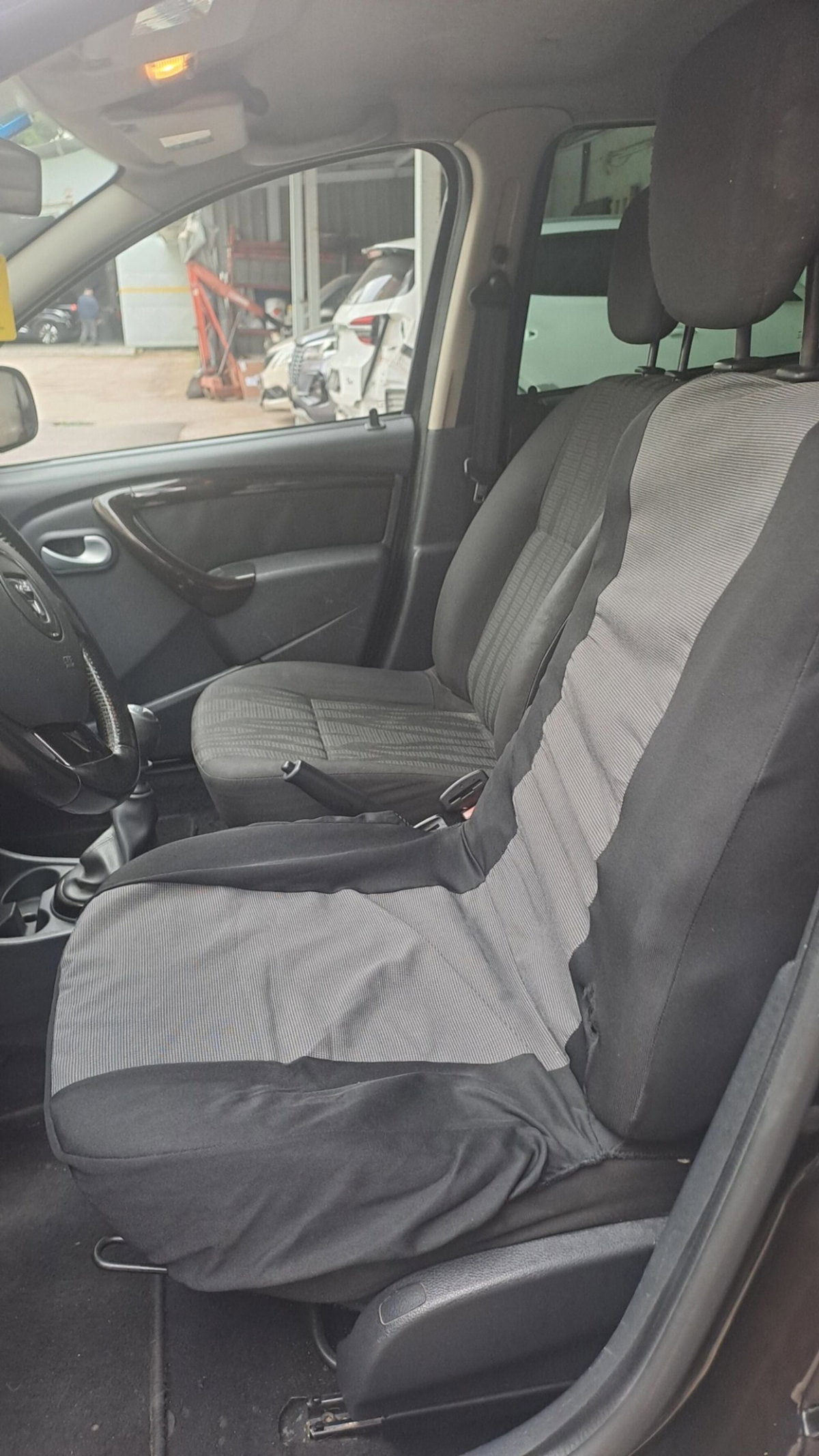 Dacia Duster 1.5 dCi 110CV 4x2 Lauréate (4)