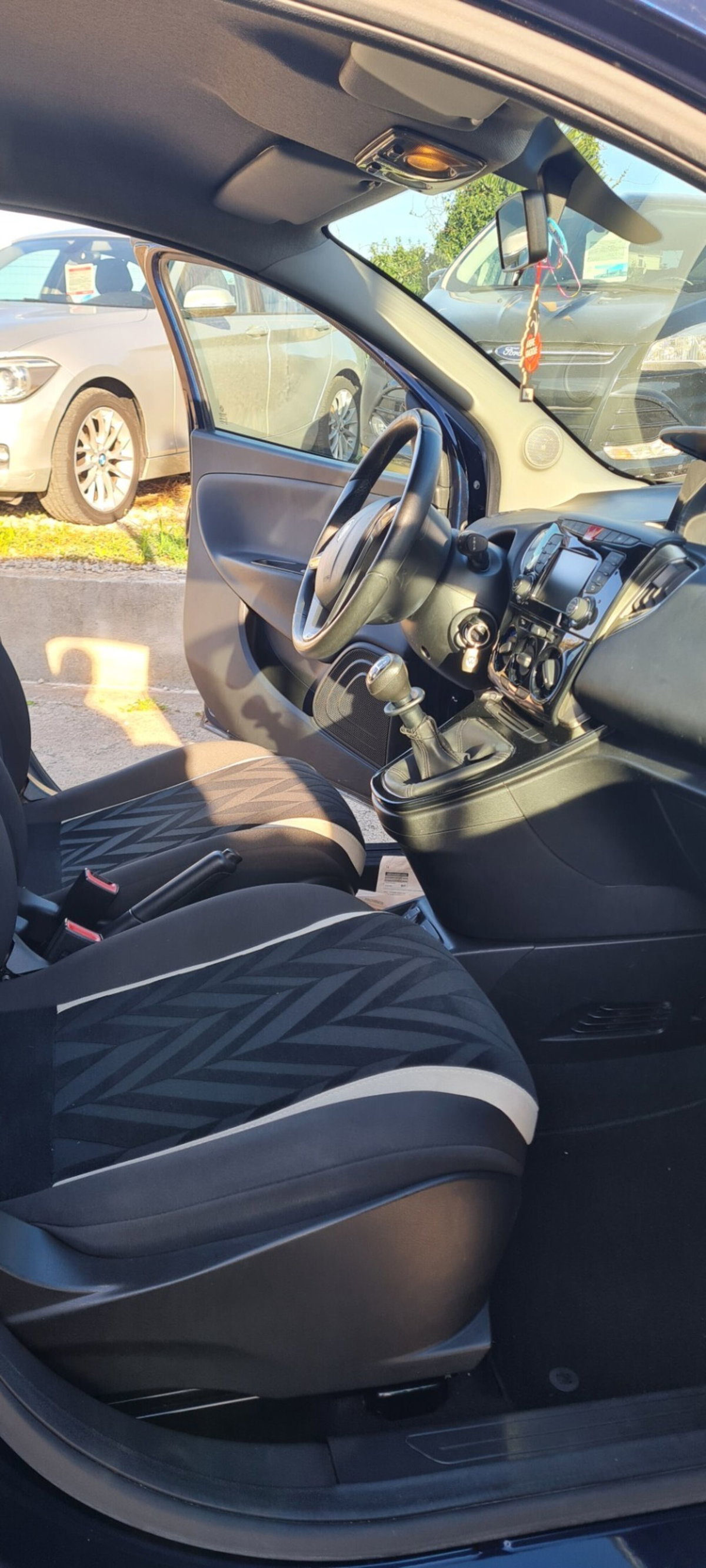 Lancia Ypsilon 1.2 69 CV 5 porte Elefantino (12)