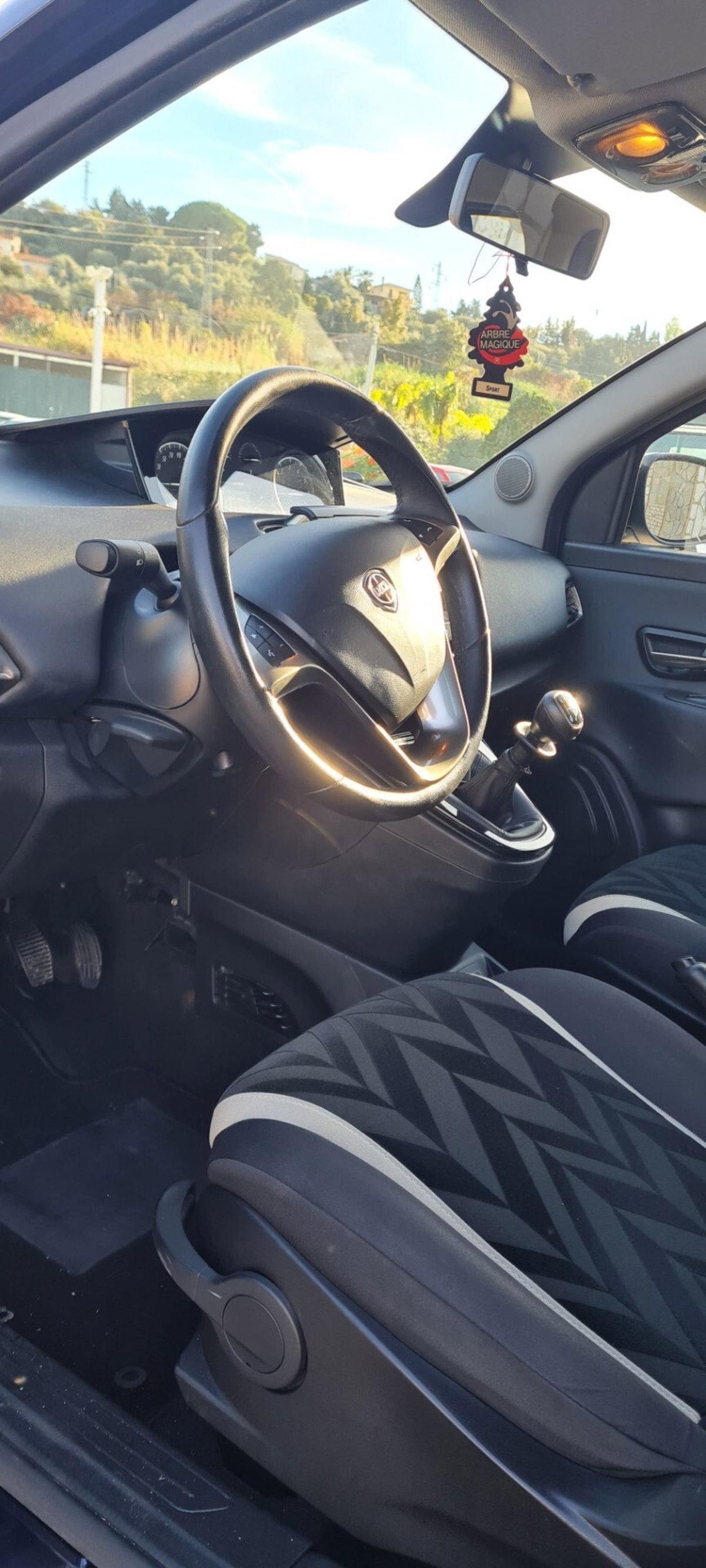Lancia Ypsilon 1.2 69 CV 5 porte Elefantino (5)