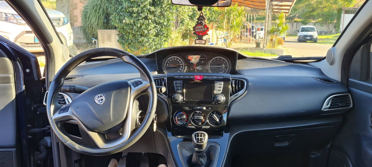 Lancia Ypsilon 1.2 69 CV 5 porte Elefantino (8)