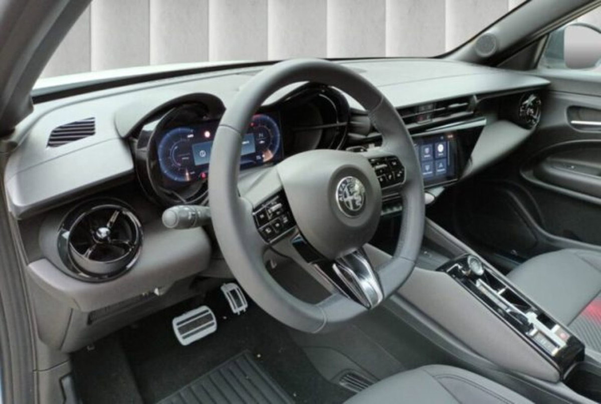 Alfa Romeo Junior elettrica Speciale 156cv (10)