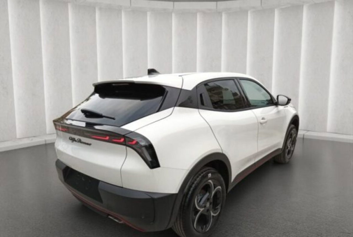 Alfa Romeo Junior elettrica Speciale 156cv (3)