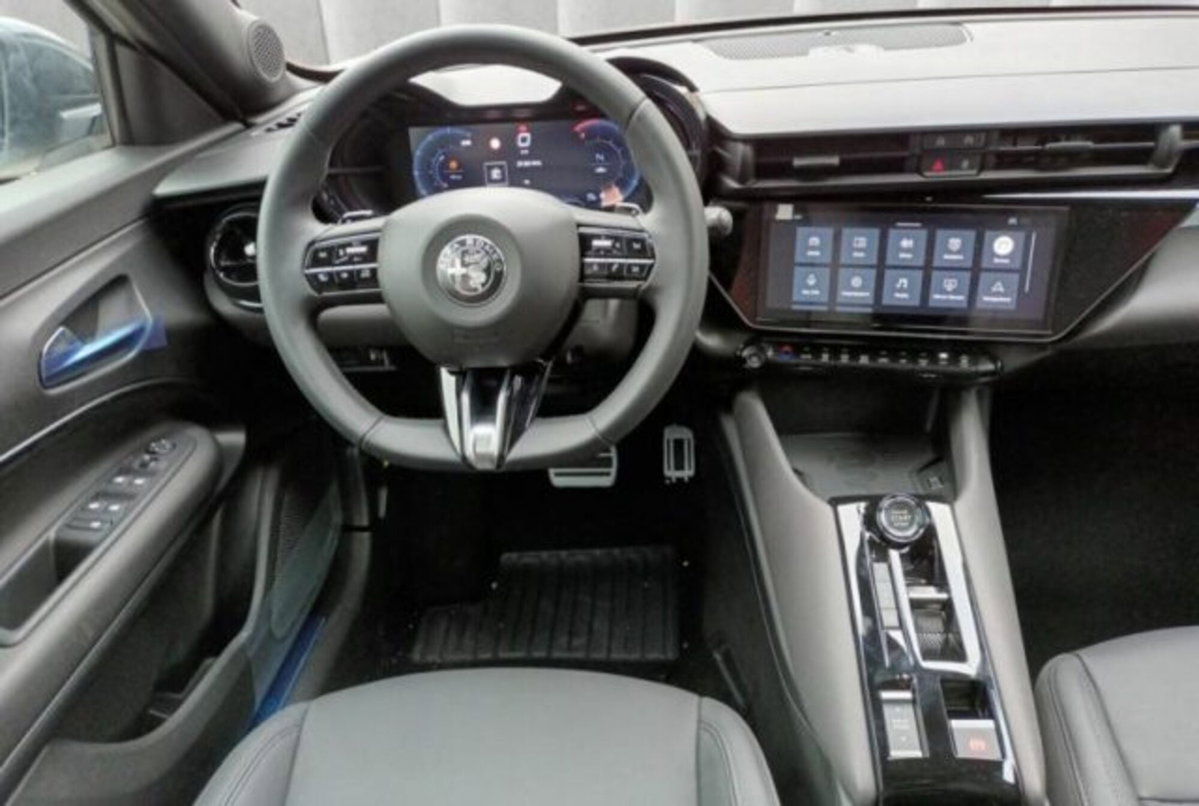 Alfa Romeo Junior elettrica Speciale 156cv (9)