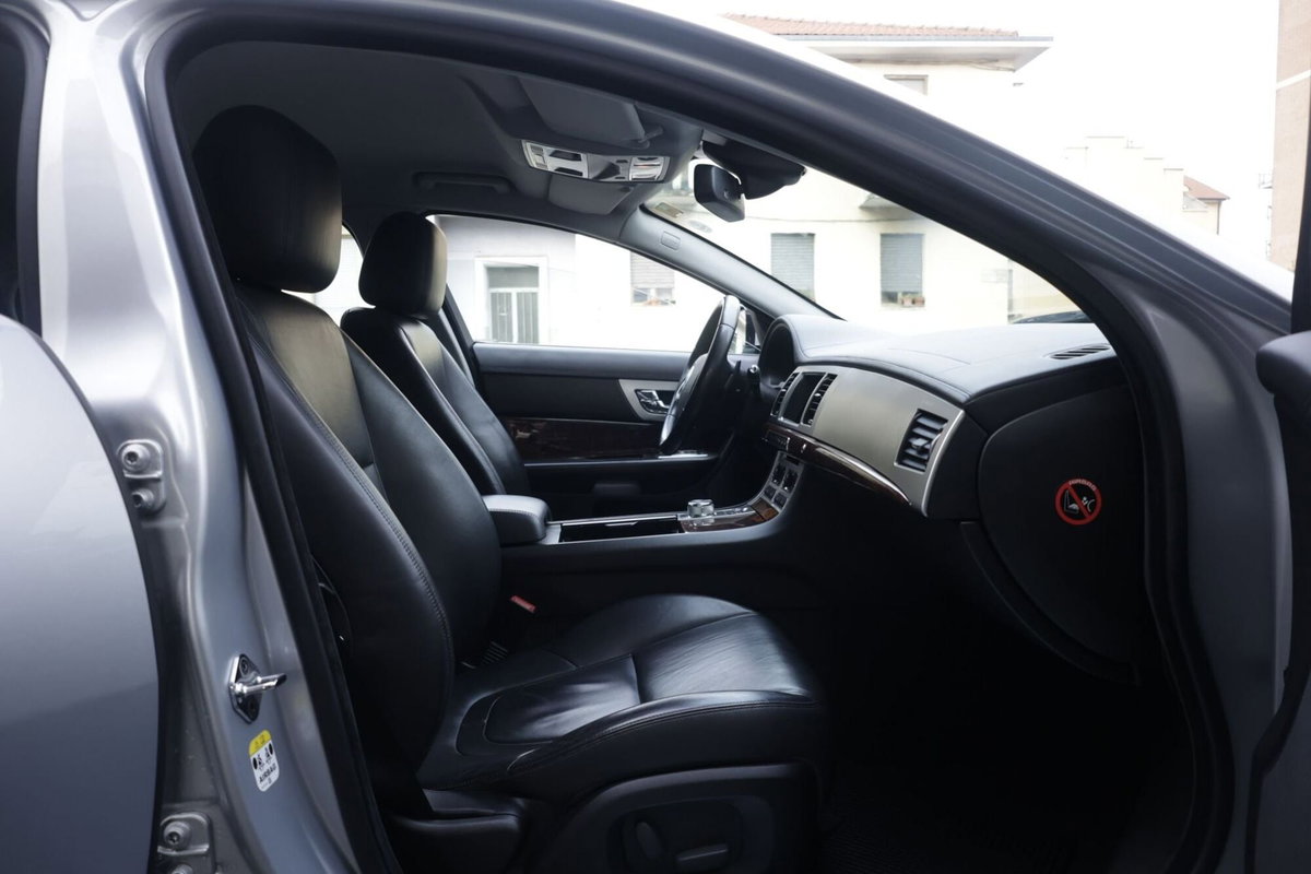 Jaguar XF 3.0 DS V6 Luxury (10)