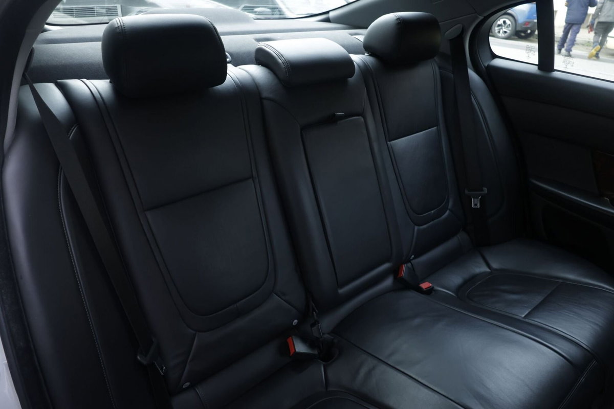 Jaguar XF 3.0 DS V6 Luxury (12)
