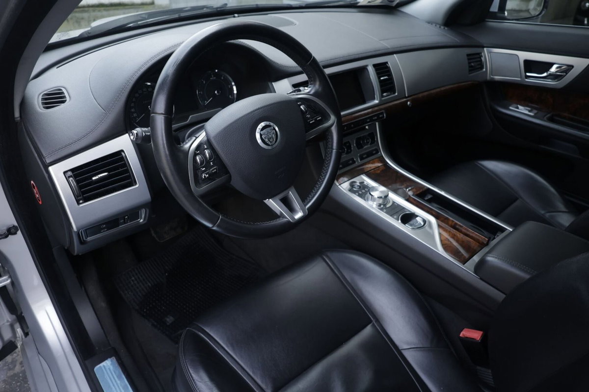 Jaguar XF 3.0 DS V6 Luxury (14)