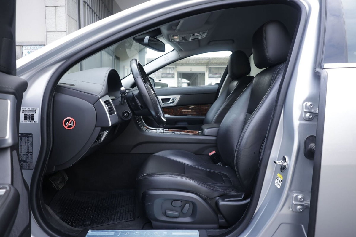 Jaguar XF 3.0 DS V6 Luxury (17)
