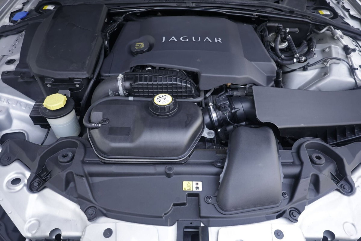 Jaguar XF 3.0 DS V6 Luxury (19)