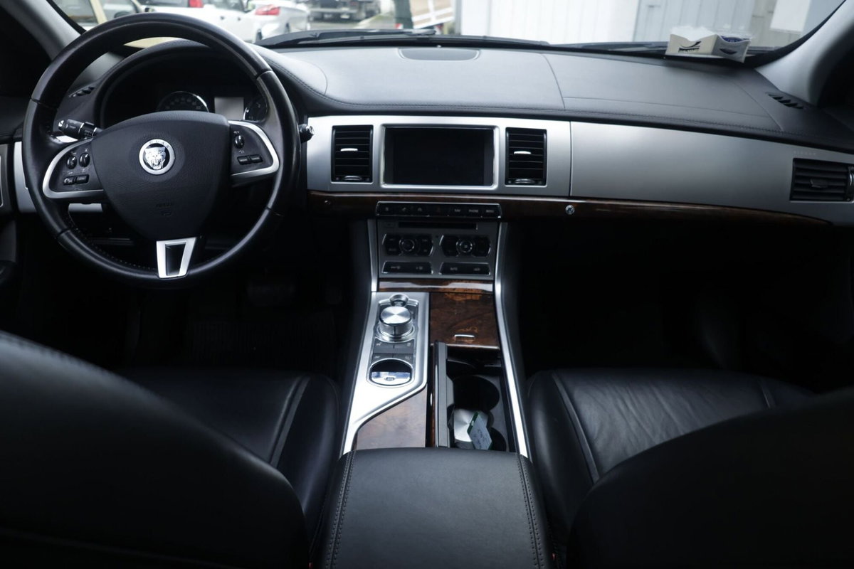 Jaguar XF 3.0 DS V6 Luxury (2)